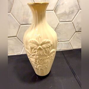Lenox Bone China Vintage Orchid Vase 7 Inch Gold Rim Ivory Ribbed Double Sided